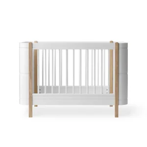 Cama de Grades Wood Mini+, Branco e Madeira (Inclui Kit 0-9 anos)